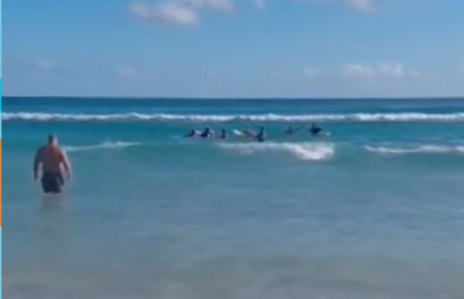 Foto: captura de video grabado en la playa durante el rescate. Publicado por el portal de noticias G1 (Globo).