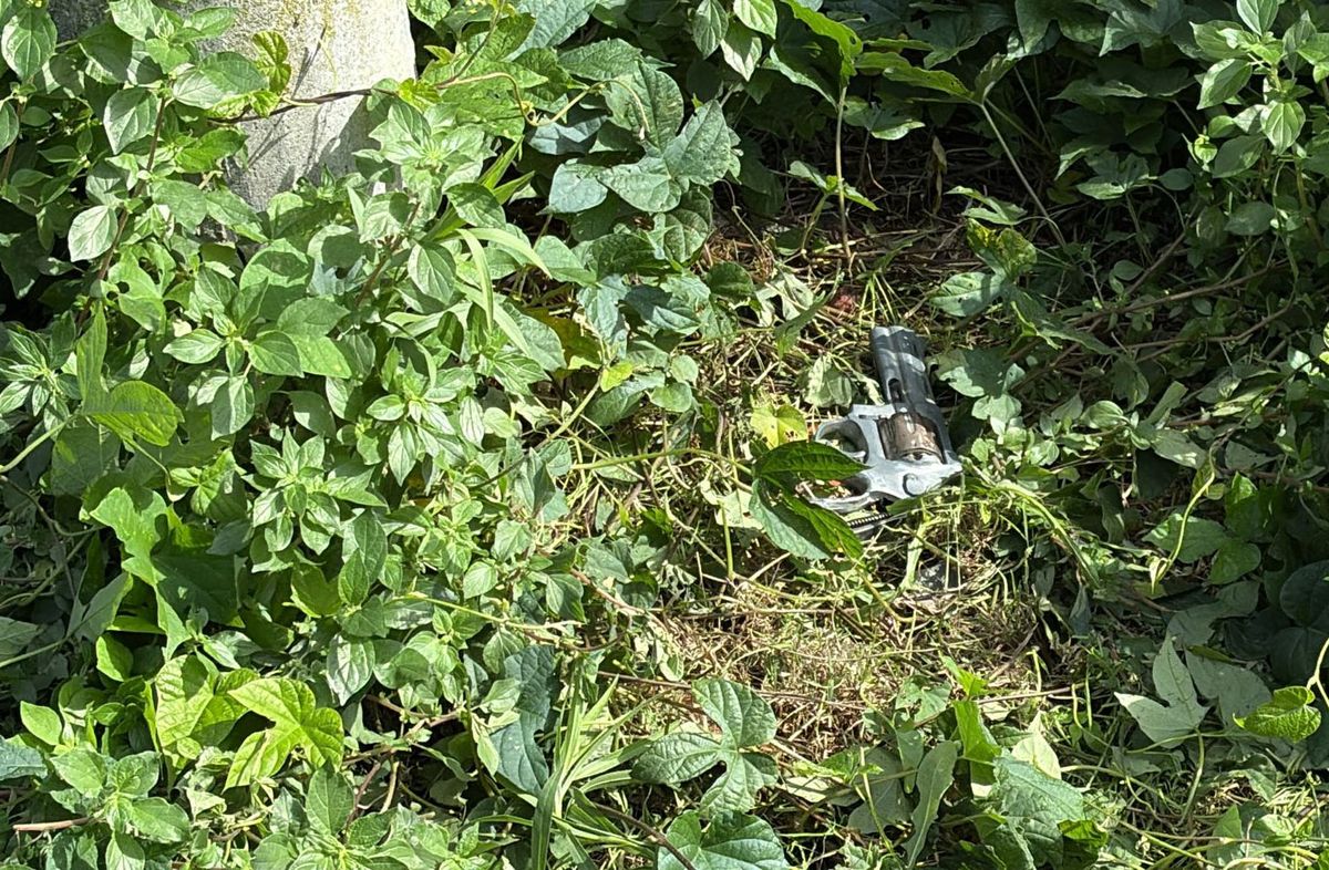 Foto: Mª. Eugenia Scognamiglio, Subrayado. Arma incautada a delincuentes. Foto: Mª. Eugenia Scognamiglio, Subrayado. Arma incautada a delincuentes.