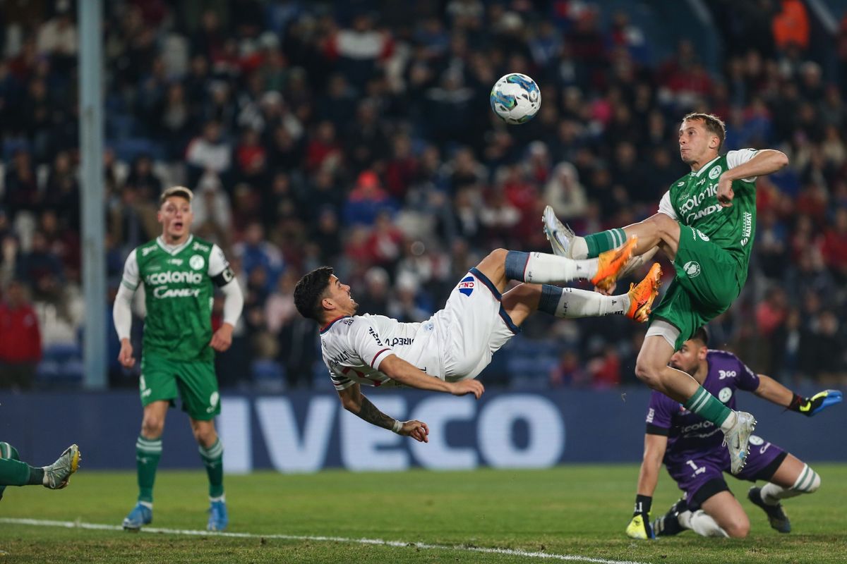 Racing Montevideo 4 - 1 Plaza Colonia, GOLES