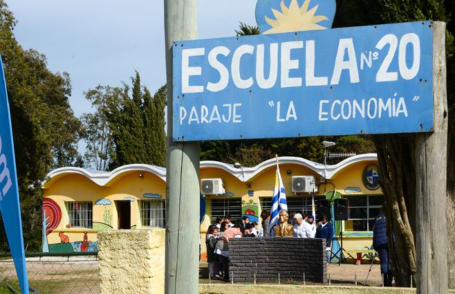 ESCUELA-20-LA-ECONOMIA-DURAZNO-PRESIDENCIA.jpg