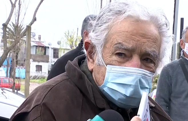 Mujica-banca.jpg