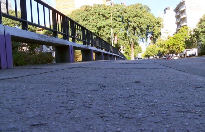 Foto: Subrayado. Puente de avenida Sarmiento, en Punta Carretas.