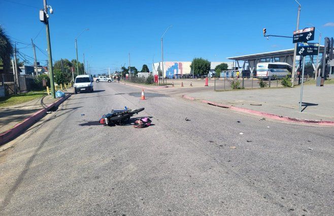 Foto cedida a Subrayado. Accidente en ciudad de Rocha, frente a la terminal.