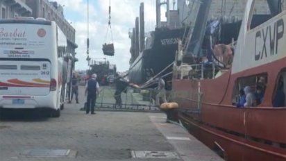 llevaron a un hotel a los 16 tripulantes con covid de un barco pesquero