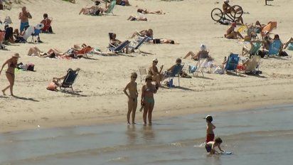 este verano habra 19 playas habilitadas en montevideo con 180 guardavidas