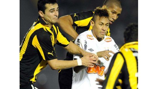 Peñarol busca futbolista estrella y jugará 8 partidos en 20 días