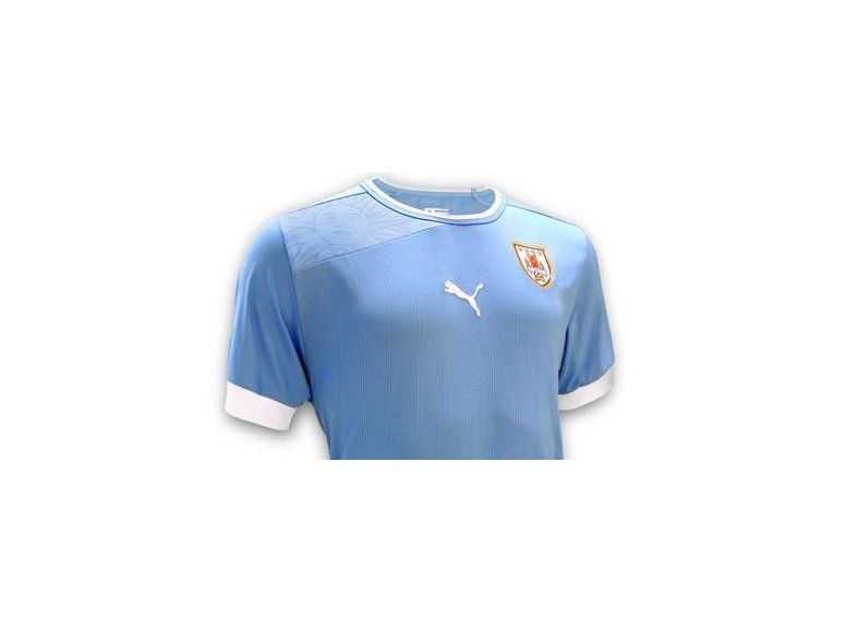 Puma advierte que demandará a la AUF si firma contrato con Nike