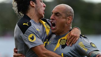 penarol goleo 5 a 2 a boston river en el parque artigas