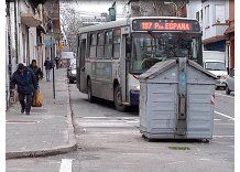 Contenedores en lugares insólitos; IM responsabiliza a vecinos