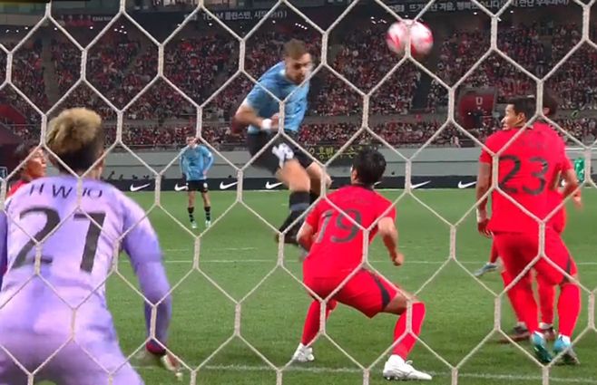Coates-gol-Uruguay-Corea-AUF-TV.jpg