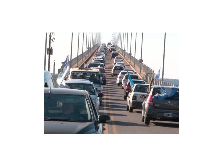 Ambientalistas volvieron a protestar contra la planta de UPM