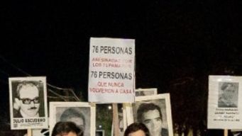 torturado y asesinado por los tupamaros: joven con foto de pascasio baez asistio a la marcha del silencio en nueva helvecia