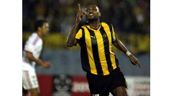 Peñarol goleó 4 a 0 y llega cómodo a la revancha en Caracas