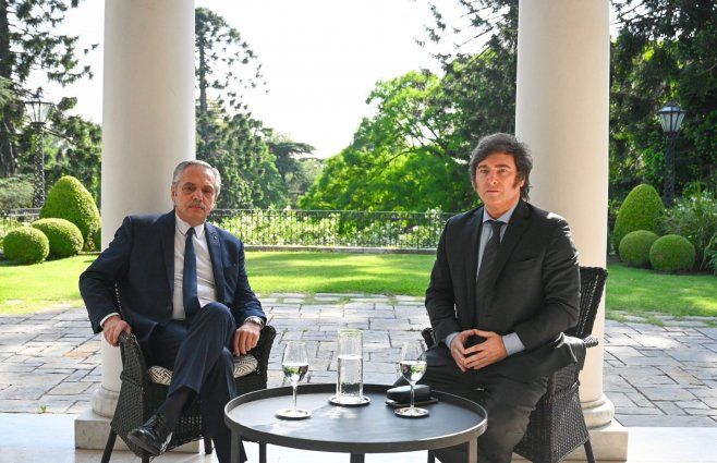 Foto: Presidencia de Argentina. Es la primera foto entre Fernández y Milei en el inicio de la transición.