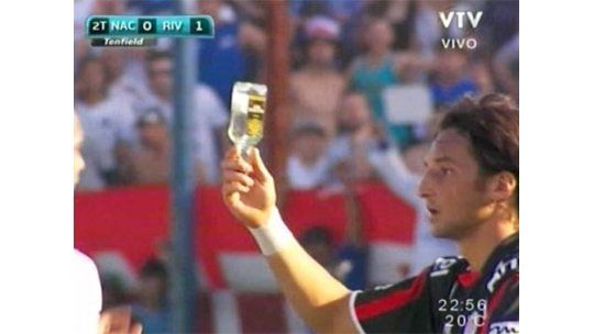 Nacional identificó a dos de los que arrojaron objetos ante River