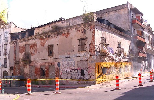 Foto: Subrayado. Casa con peligro de derrumbe en Ciudad Vieja; un detenido.
