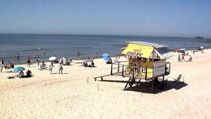 Consejo Asesor Científico sugiere entre 5 y 7 metros de distancia entre sombrillas&nbsp;