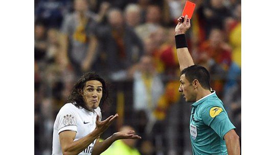Polémica expulsión de Cavani en PSG