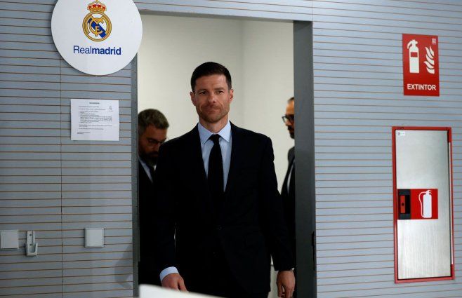 Foto: AFP. Xabi Alonso en la conferencia de prensa cuando fue presentado en Real Madrid. 