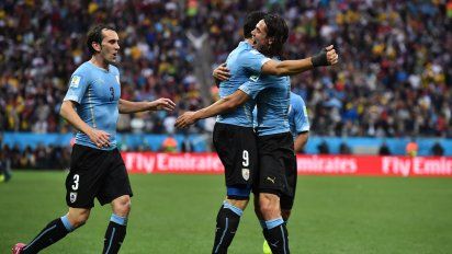 godin, suarez y cavani nominados al 11 ideal del ano por sus colegas