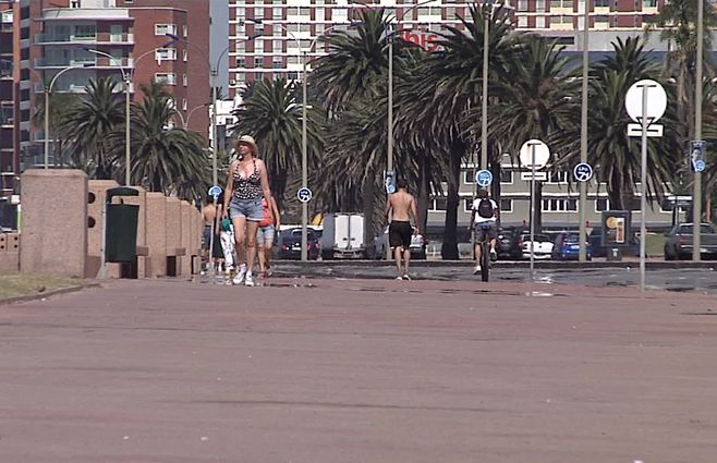 gente-rambla-calor.jpg