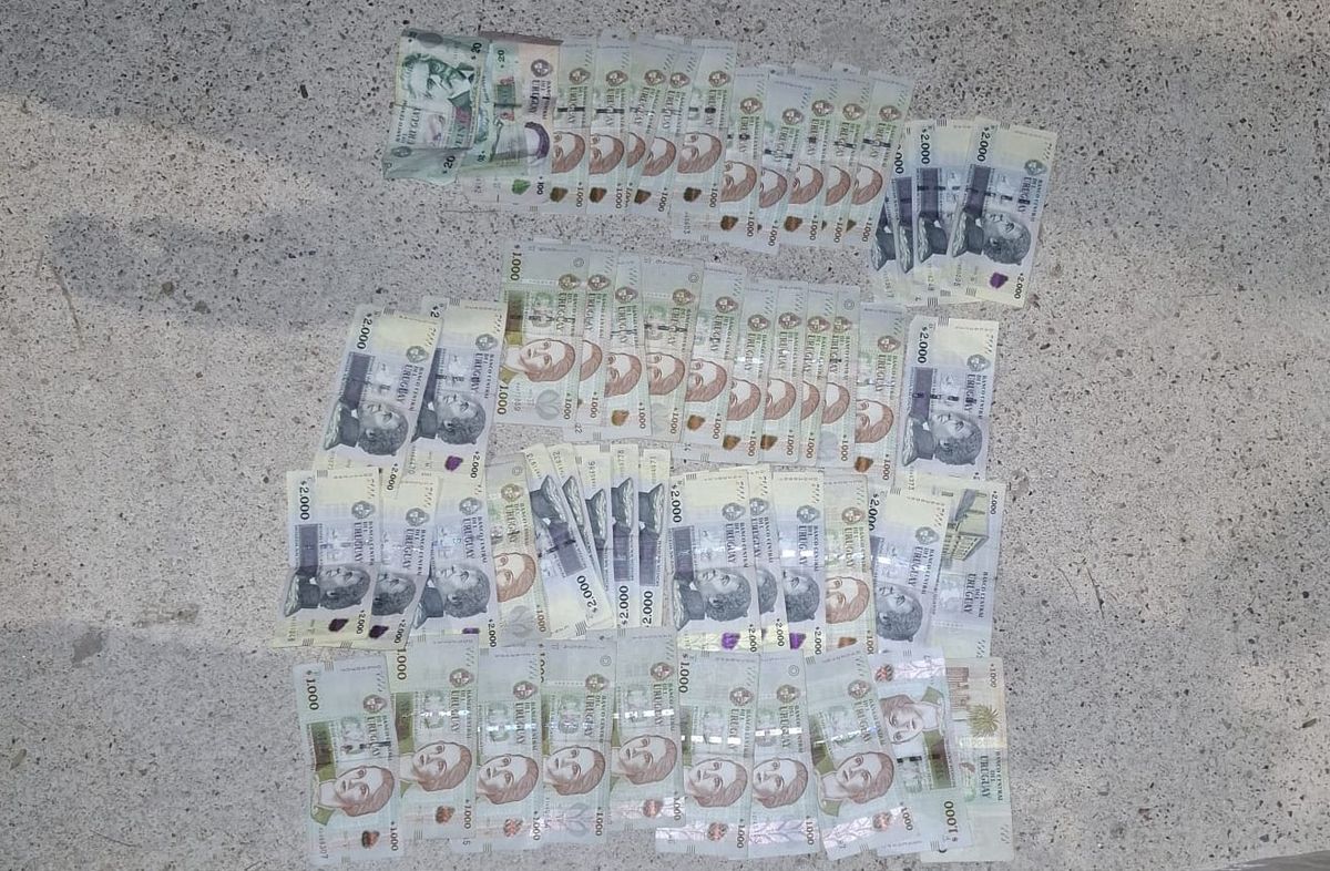 Foto cedida a Subrayado. Parte del dinero incautado en Barra de Carrasco, Canelones. Foto cedida a Subrayado. Parte del dinero incautado en Barra de Carrasco, Canelones.