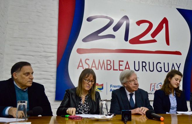 Astori presidiendo la mesa directiva 