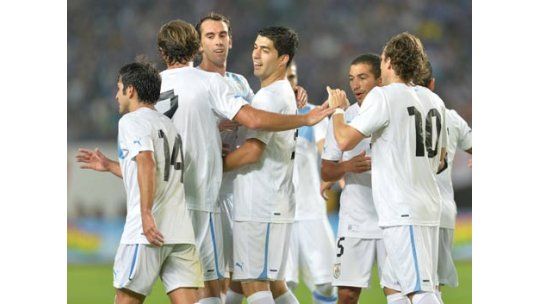 Usando el contragolpe como arma, Uruguay le ganó 4 a 2 a Japón