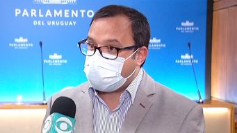 denuncian que docente justifico 265 horas por licencia sindical y tenia un block con certificados