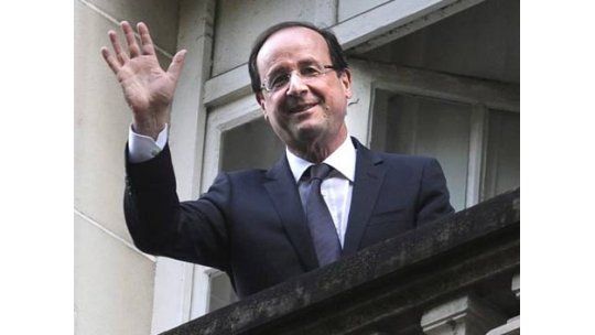 Empezamos mal: avión del francés Hollande fue alcanzado por rayo