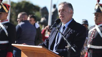 Foto: FocoUy. Yamandú Orsi durante el acto en Las Piedras.