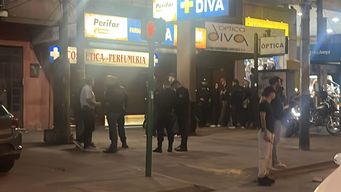 un delincuente intento rapinar una farmacia en las acacias y fue abatido por un policia que estaba como cajero
