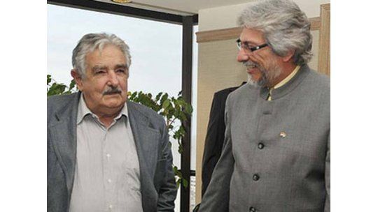 Mujica habla de Lugo: solo lo puede sacar el pueblo