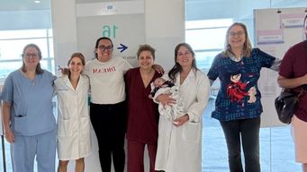 felipe nacio prematuro, estuvo mas de 99 dias en cti y recibio el alta: sus padres colocaron pasacalle en agradecimiento