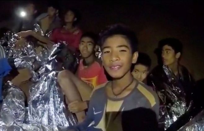 niños-tailandeses-en-la-cueva-capa-aluminio.jpg