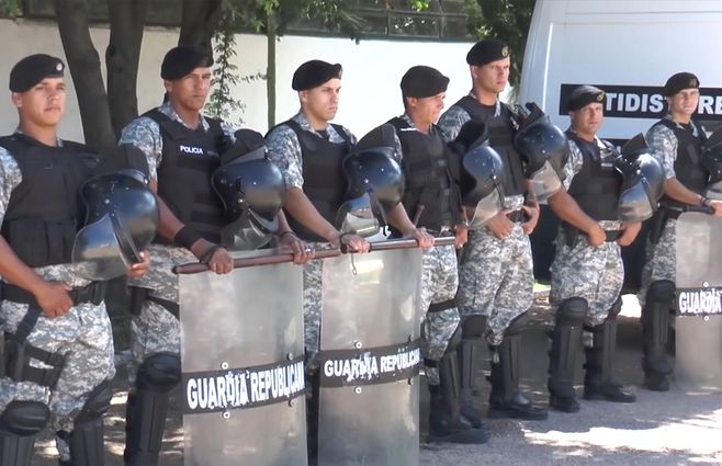 efectivos-guardia-republicana-policias.jpg