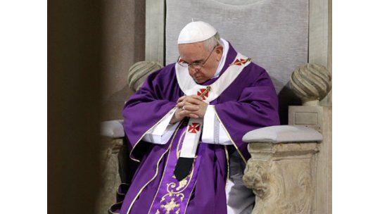 Papa reconoce complicidad de Iglesia con curas pedófilos