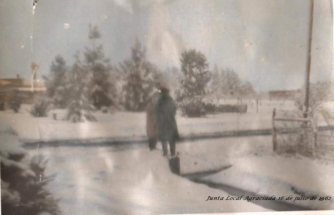 Foto cedida a Subrayado. Nieve en Agraciada (Colonia-Soriano), el 16 julio 1962. 