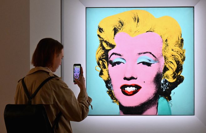 El retrato de Marilyn Monroe pintado por Andy Warhol en 1964. (Foto: AFP).