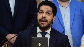 Ojeda presenta el informe jurídico del Parlamento. Foto: FocoUy