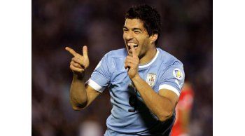 Uruguay ganó, goleó y gustó: Suárez hizo emocionar