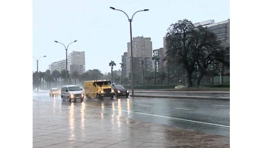 Abundante lluvia y fuerte viento para las próximas horas