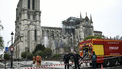 investigadores creen que un cortocircuito causo el fuego en notre dame