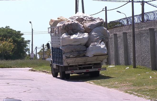 camion-papel-recicladora-asalto-jardines-hipodromo.jpg