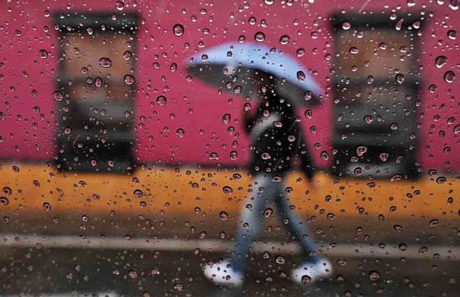 LLUVIA-PARAGUAS-TIEMPO-PRONÓSTICO-TORMENTA.jpg