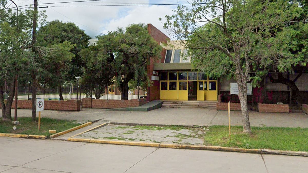 Un alumno de 15 años ingresó armado a una escuela y mató a un compañero en Santa Fe, Argentina