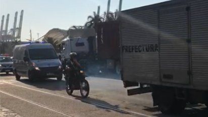 Foto: Así fue sacada del puerto de Montevideo la droga incautada.