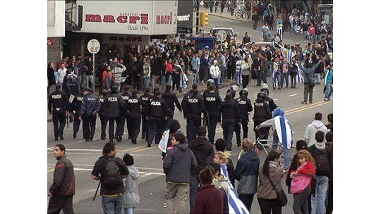 Operativo especial para Uruguay-Colombia en pantalla del IMPO