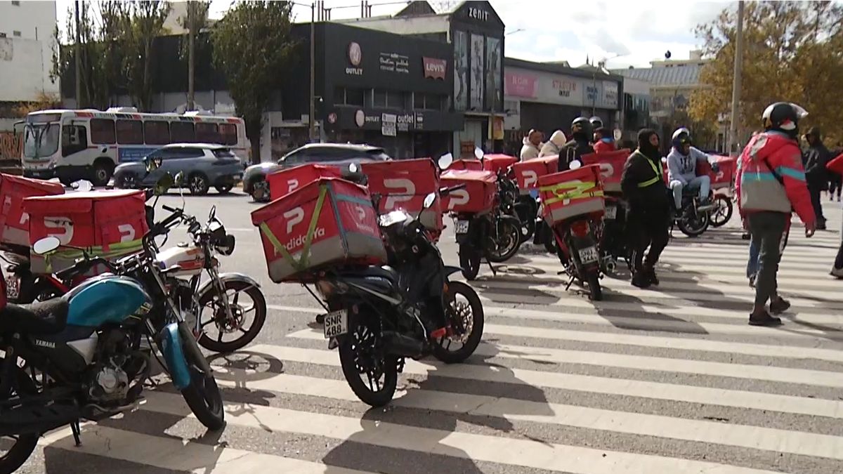 Repartidores volvieron a movilizarse este lunes y cortaron la calle frente al Palacio Legislativo: piden seguridad