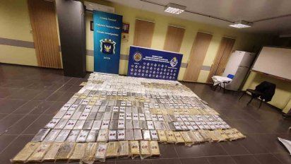 incautan mas de 550 kilos de cocaina; hay 15 personas detenidas